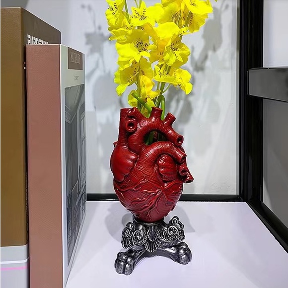 New gothic red anatomical heart vase - Picture 4 of 8